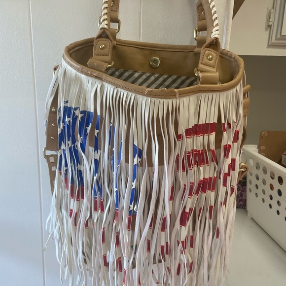 Steve Madden America Bag Stylish Fringe Patriotic Flair $74 - Picture 3 of 11
